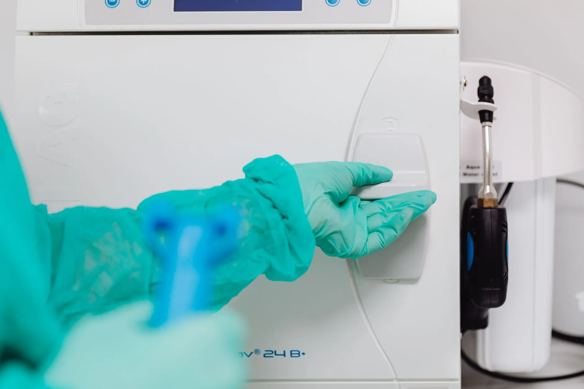 基于编码器反馈的伺服系统故障诊断与维修方案解析